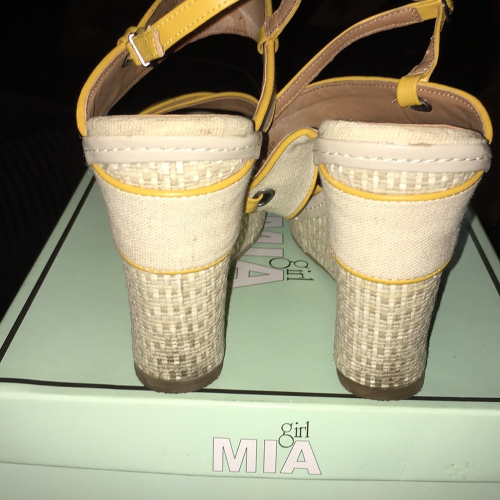 Girl Mia Francena Yellow Sandal - Picture 6 of 6